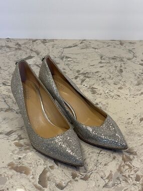 EUC Michael Kors Flex Line Silver Glitter Kitten Heel Shoes Sz 7